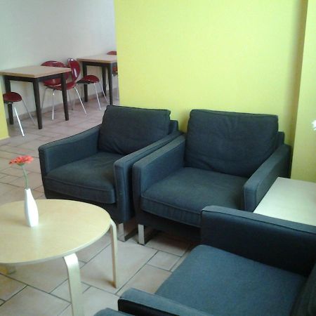 Happy Go Lucky Hotel + Hostel Schoeneberg Berlim Exterior foto