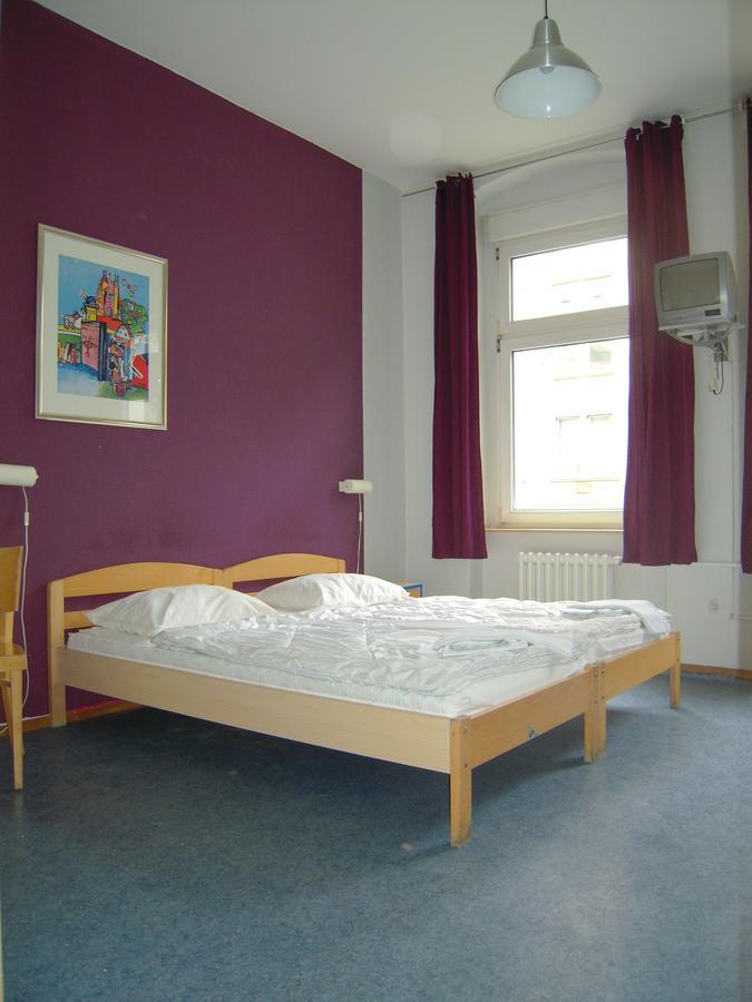 Happy Go Lucky Hotel + Hostel Schoeneberg Berlim Exterior foto