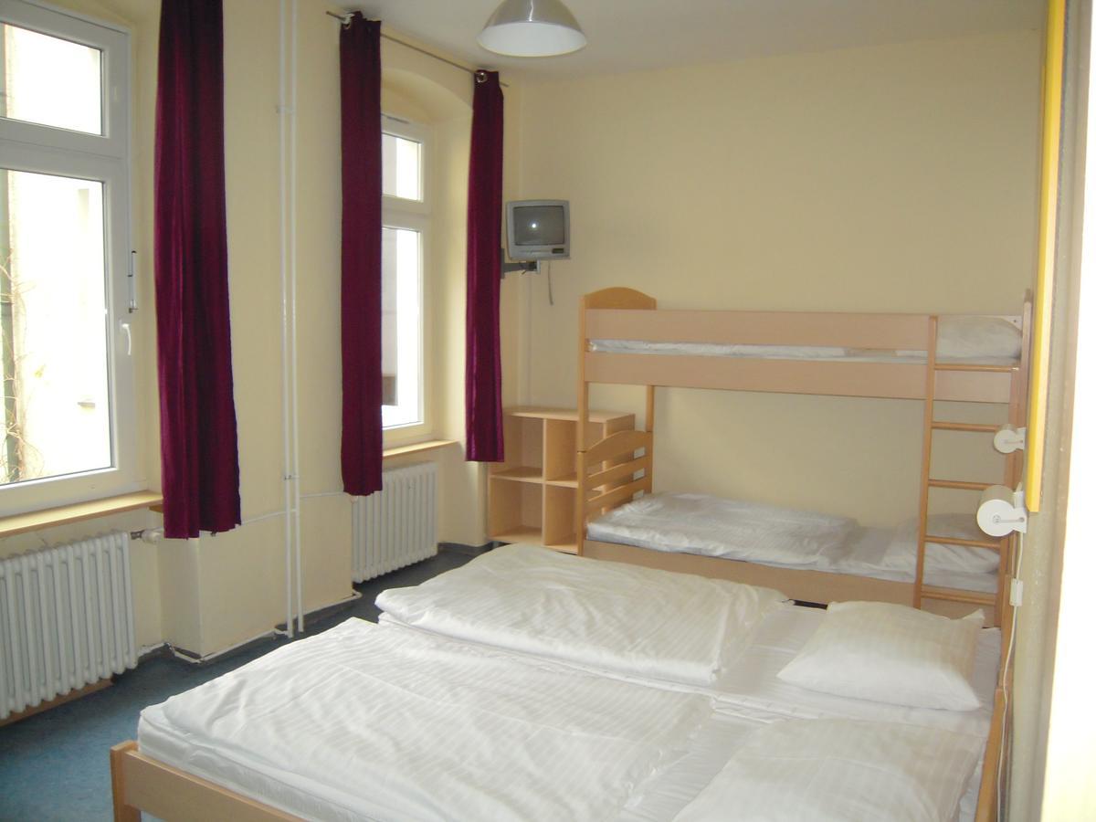 Happy Go Lucky Hotel + Hostel Schoeneberg Berlim Exterior foto