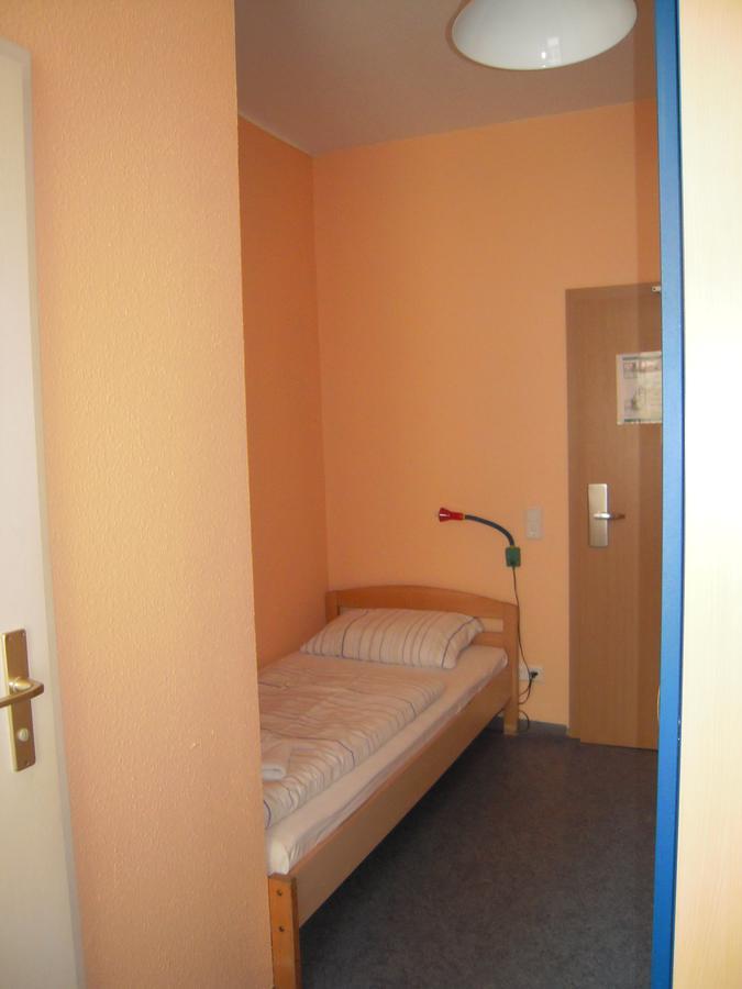 Happy Go Lucky Hotel + Hostel Schoeneberg Berlim Exterior foto