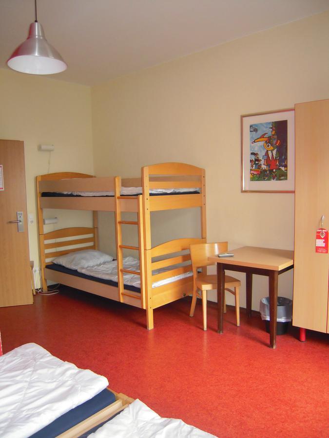 Happy Go Lucky Hotel + Hostel Schoeneberg Berlim Exterior foto