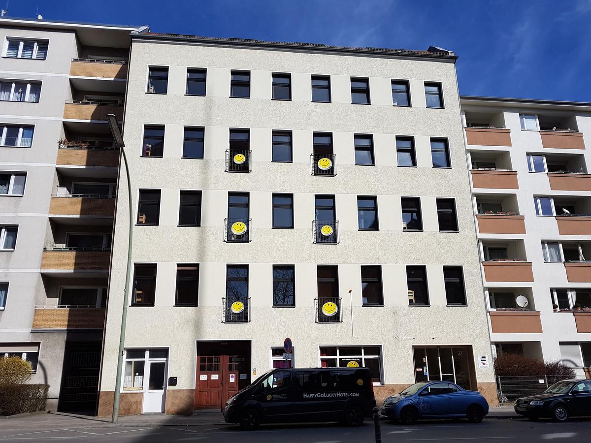 Happy Go Lucky Hotel + Hostel Schoeneberg Berlim Exterior foto