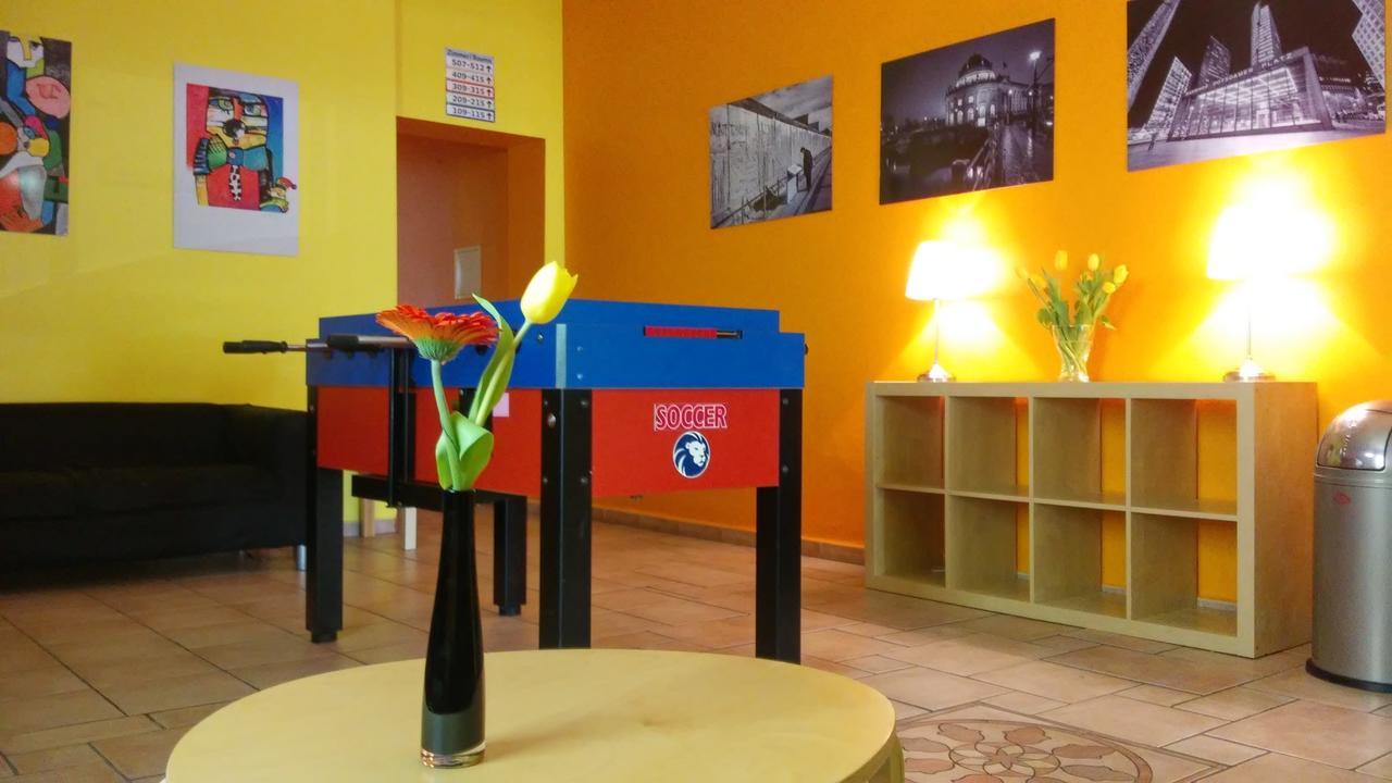 Happy Go Lucky Hotel + Hostel Schoeneberg Berlim Exterior foto