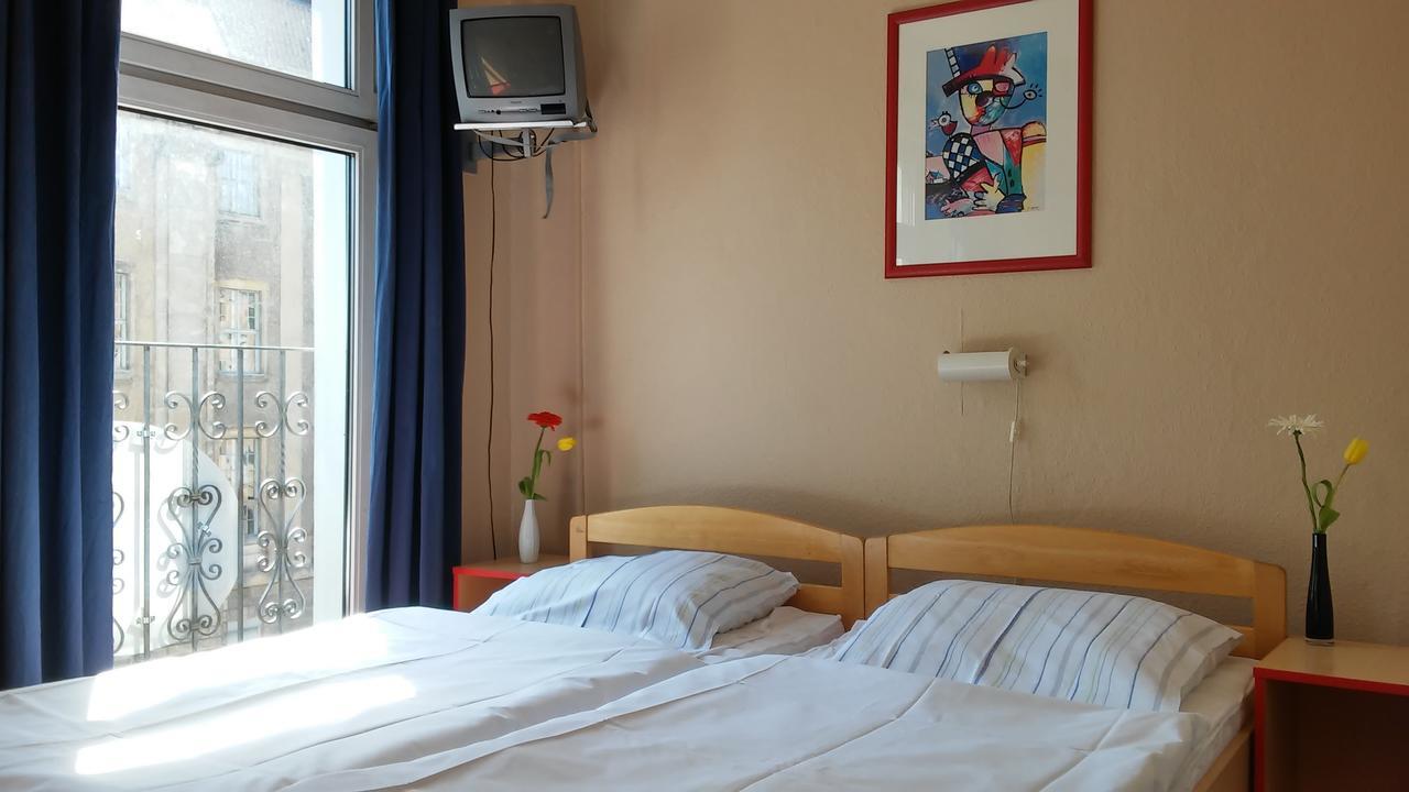 Happy Go Lucky Hotel + Hostel Schoeneberg Berlim Exterior foto